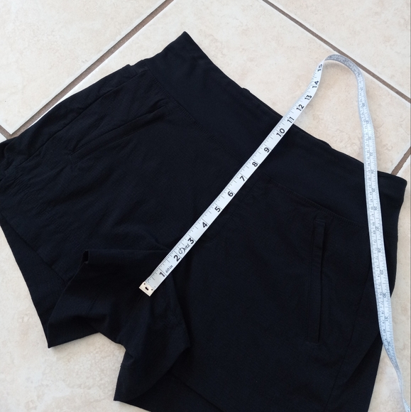 Athleta Trekkie North 3" Short Black 4 - Picture 14 of 16